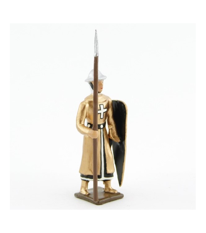 croisé, cotte dorée, casque plat, avec lance et bouclier "croix"