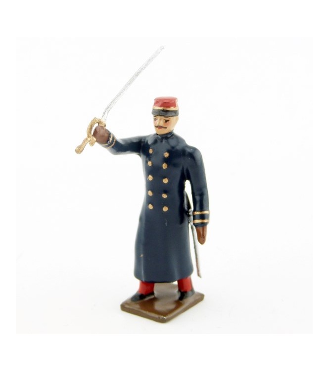 officier de l'infanterie de ligne en capote à l'assaut