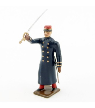 officier de l'infanterie de ligne en capote à l'assaut
