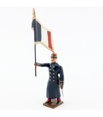 drapeau de l'infanterie de ligne en capote à l'assaut
