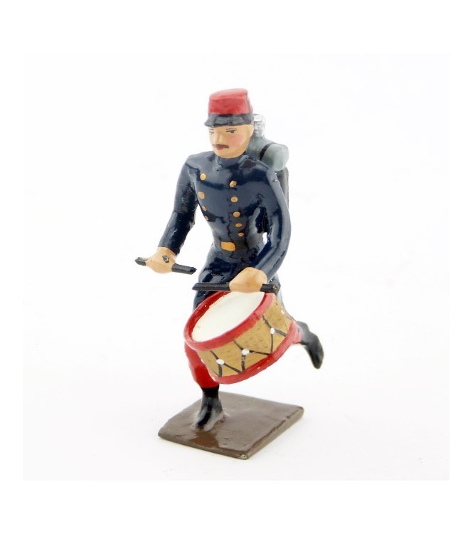 tambour de l'infanterie de ligne en capote à l'assaut