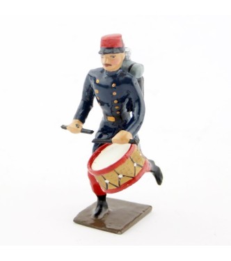 tambour de l'infanterie de ligne en capote à l'assaut