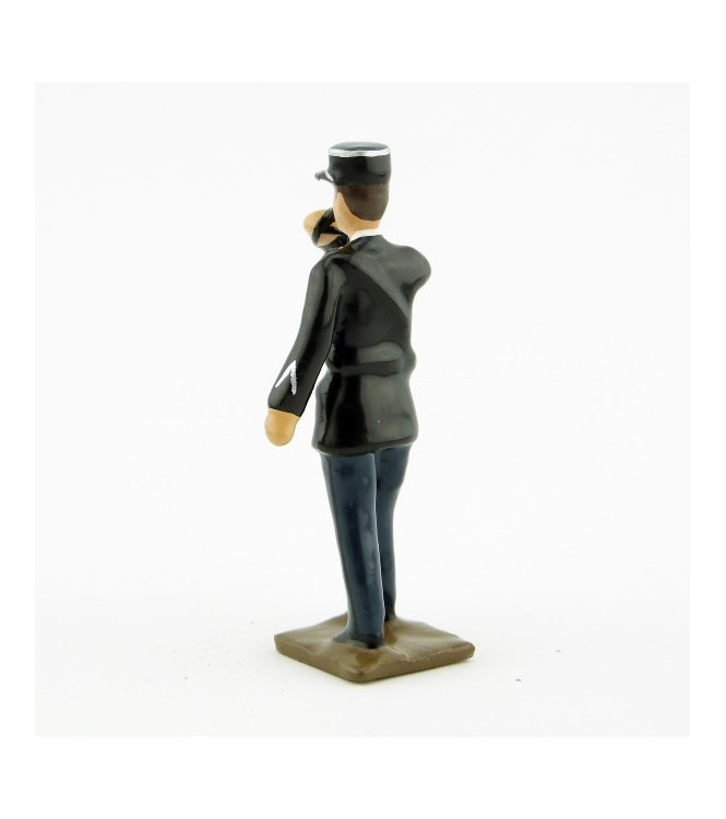 gendarme en vareuse avec sifflet