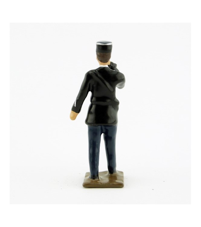 gendarme en vareuse avec sifflet