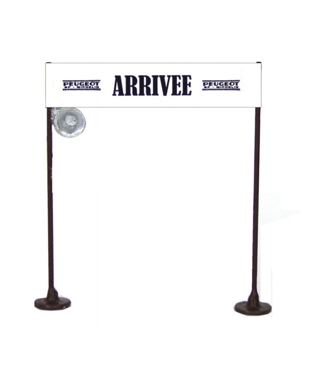 Poteaux et banderole "Arrivée", avec haut-parleurs
