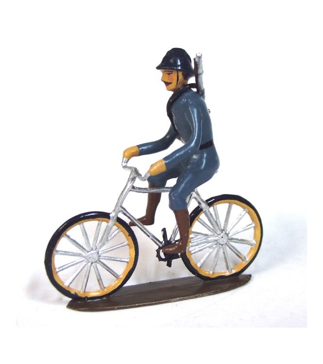 Cycliste En Tunique Bleu Horizon