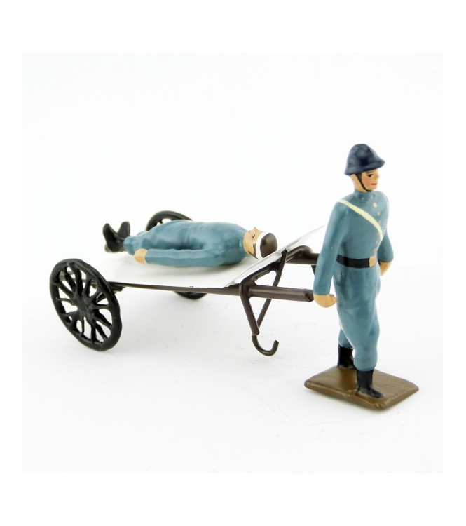 Brancardier tirant un blessé sur un brancard à roues