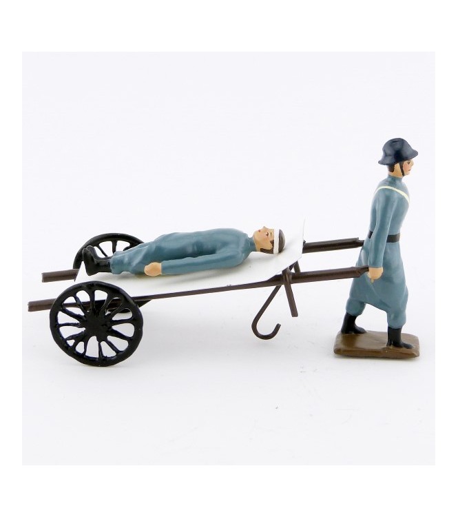 Brancardier tirant un blessé sur un brancard à roues