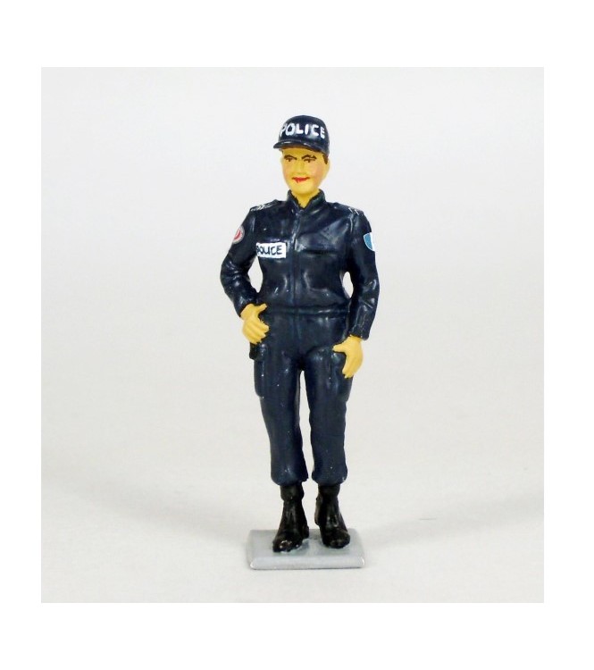 Policière (femme gardien de la Paix) contemporaine en blouson et casquette