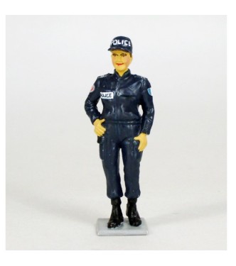 Policière (femme gardien de la Paix) contemporaine en blouson et casquette